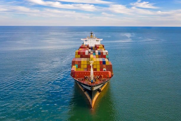 Cargo ship sailing with containers across the Atlantic, representing sea freight from Germany to the USA