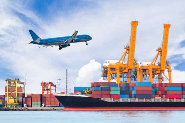 Airplane taking off near shipping terminal, illustrating combined air and sea freight from China to Mexico.