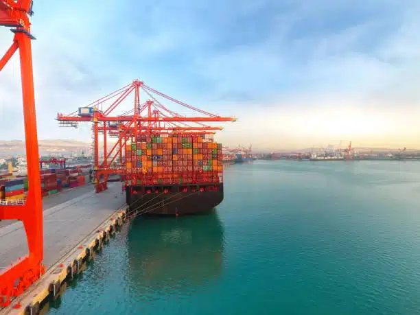 Illustrated global shipping route from the US to Singapore via sea