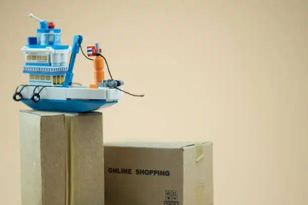 Symbolic visual of LCL shipping for online shopping orders using shared freight space.